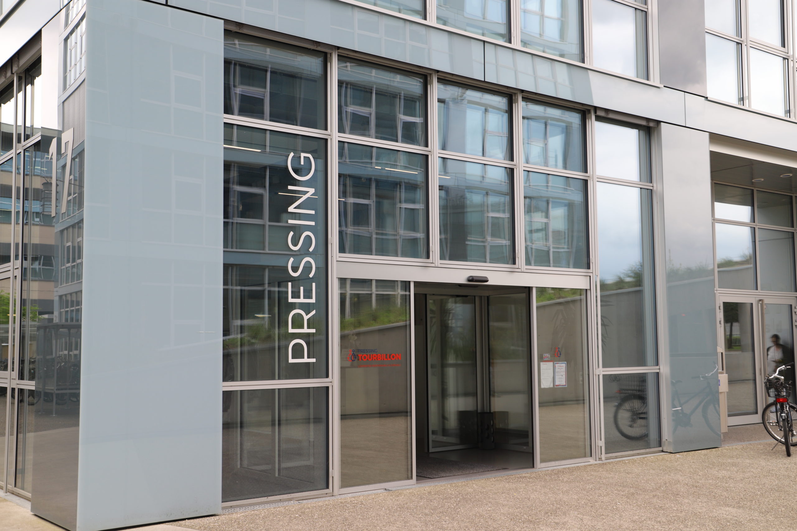 Image représentant le Pressing Tourbillon à Plan-Les-Ouates